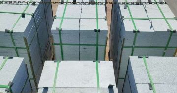 东莞 芝麻白花岗岩5公分地铺石 花岗岩厂家工厂装车日常