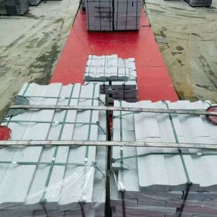 东莞 芝麻白仿形加直形路沿石出货日常