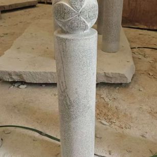 东莞 芝麻白花岗岩石材挡车石柱、停车柱、圆柱挡车柱、方柱挡车柱等