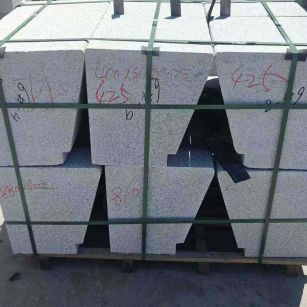 东莞 芝麻白异形坐凳，石凳