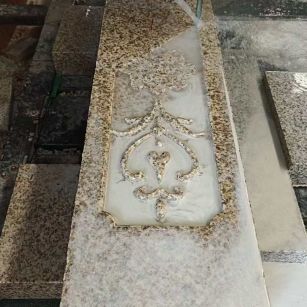 东莞 黄金麻花岗岩异形加工雕刻栏杆大柱