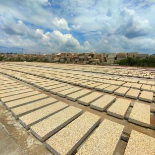 东莞 黄金麻花岗岩荔枝面地铺石防护中