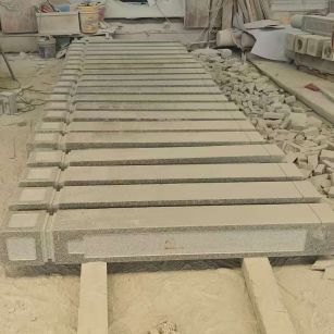 东莞 芝麻白异形加工雕刻-栏杆大柱，方柱