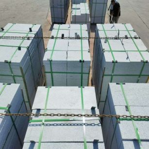 东莞 芝麻白花岗岩5公分地铺石 花岗岩厂家工厂装车日常