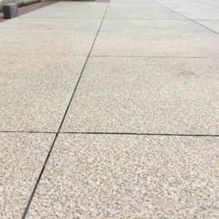 东莞 黄金麻花岗岩石板材荔枝面地面铺装效果