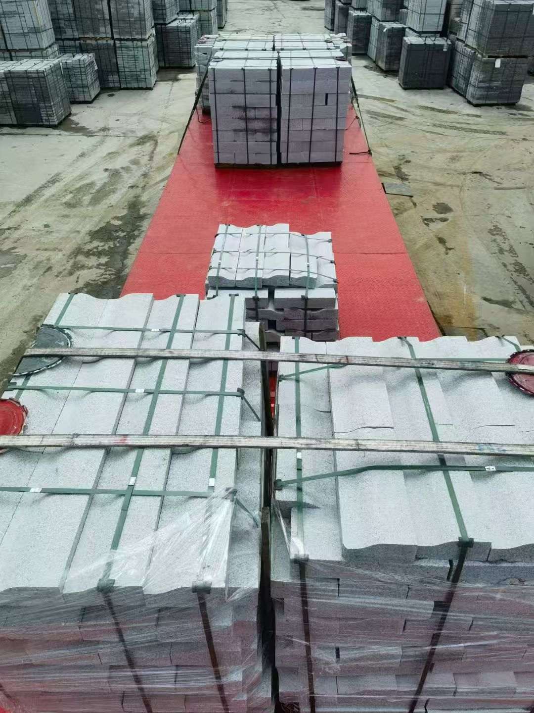 东莞 芝麻白仿形加直形路沿石出货日常