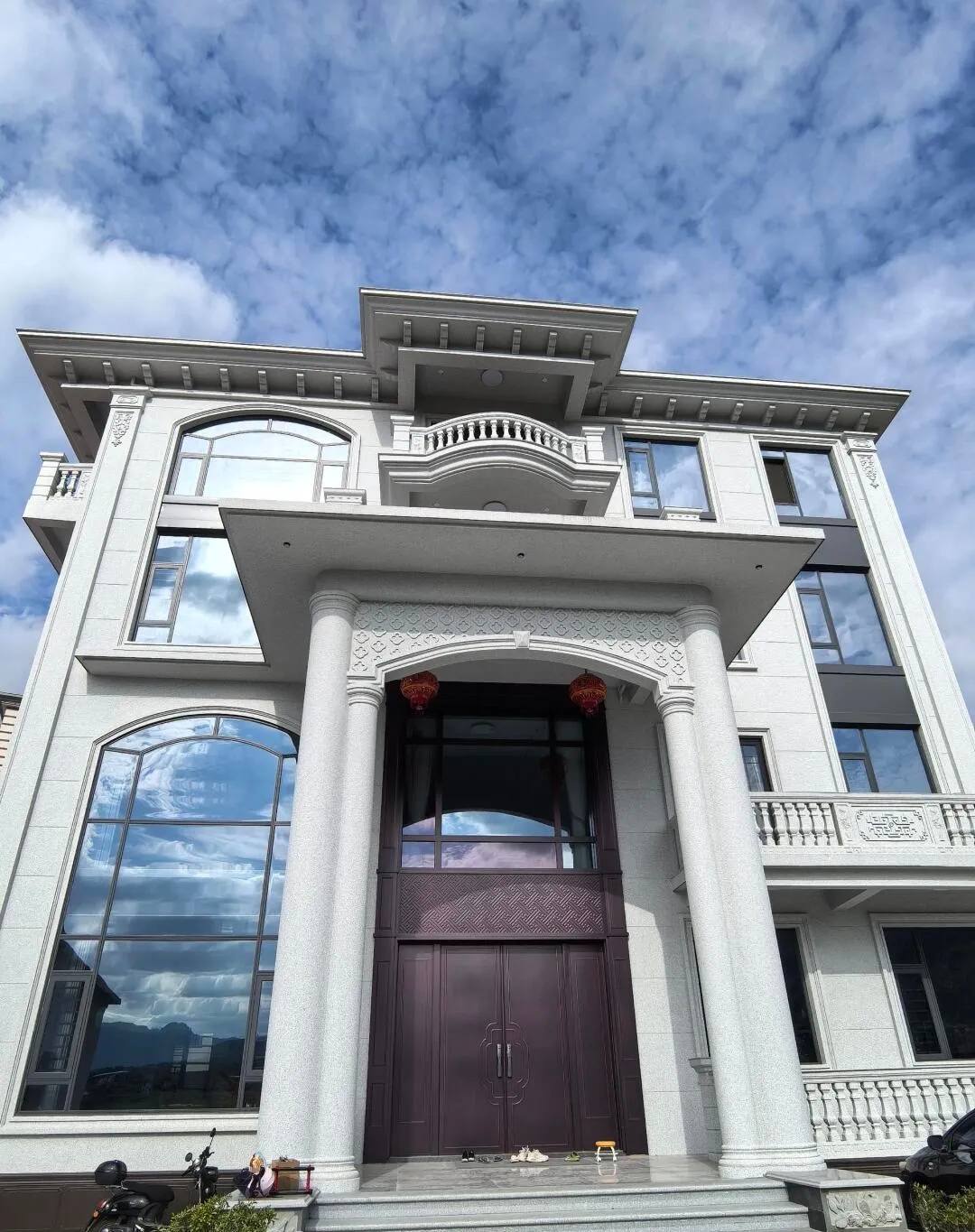 东莞白麻别墅外墙干挂石材效果示例