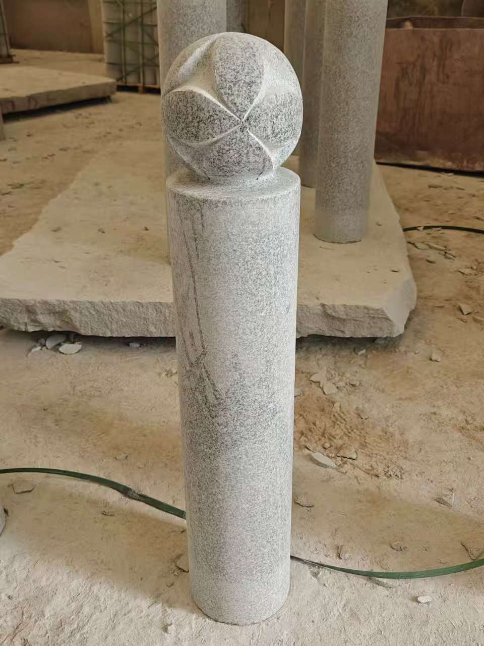 东莞 芝麻白花岗岩石材挡车石柱、停车柱、圆柱挡车柱、方柱挡车柱等