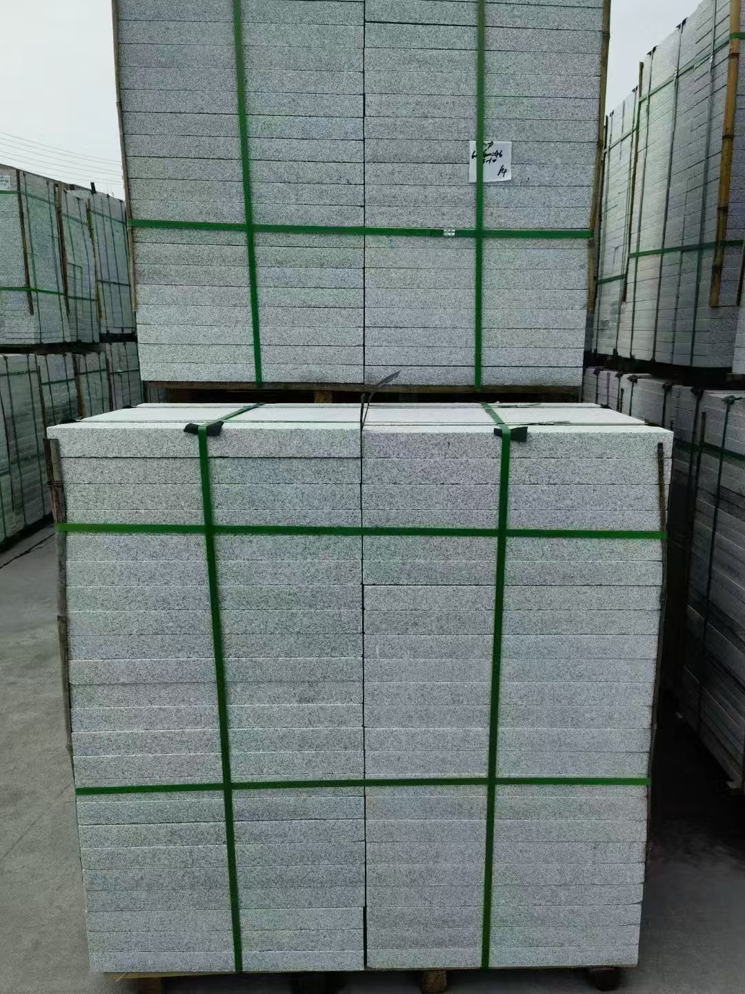 东莞 芝麻白火烧，园林广场市政工程地铺石，1.8~5.0厚均有现货