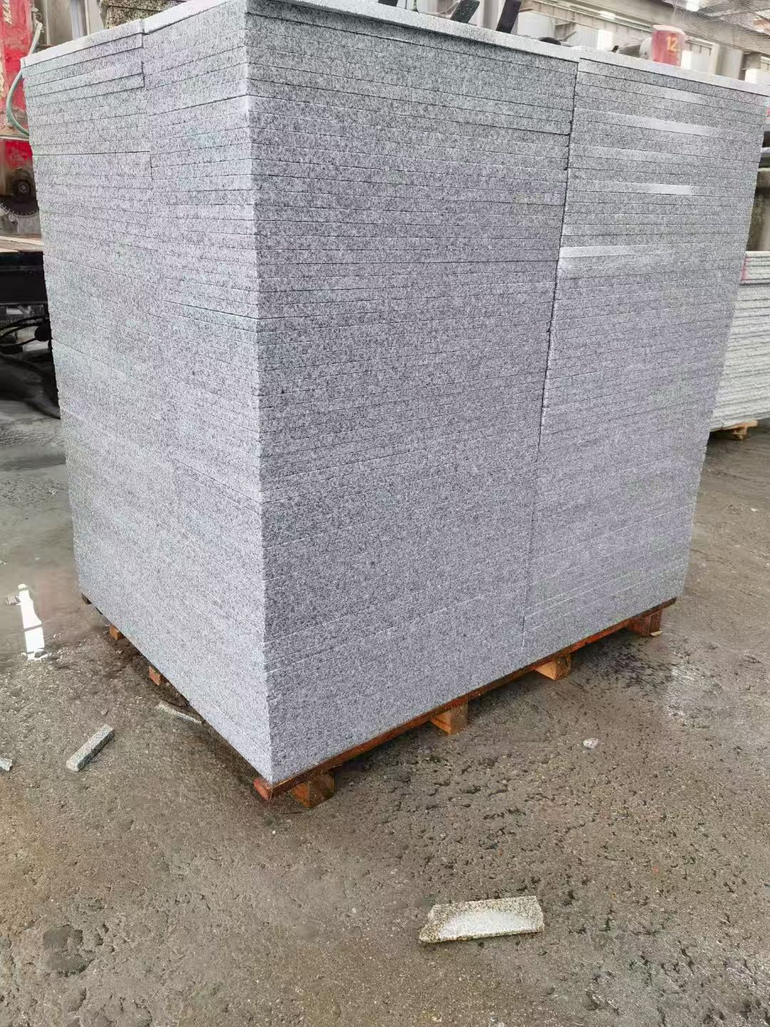 东莞 芝麻白火烧面1.8厚300*600地铺石，尺寸标准，厚薄均匀