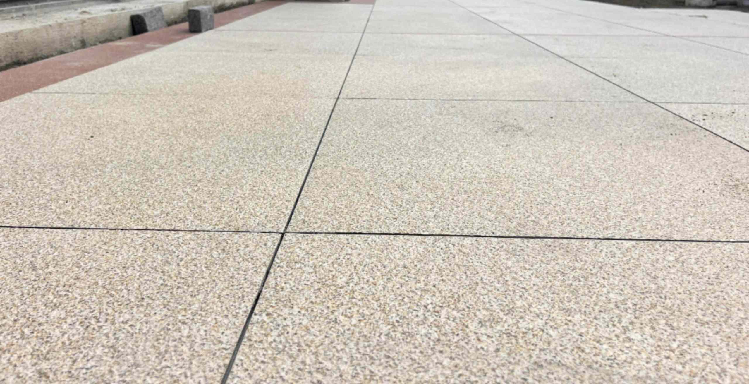 东莞 黄金麻花岗岩石板材荔枝面地面铺装效果