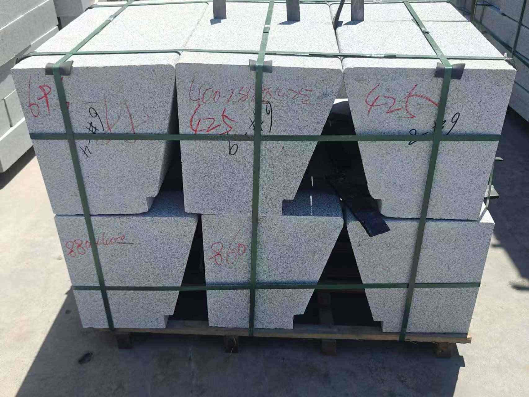 东莞 芝麻白异形坐凳，石凳