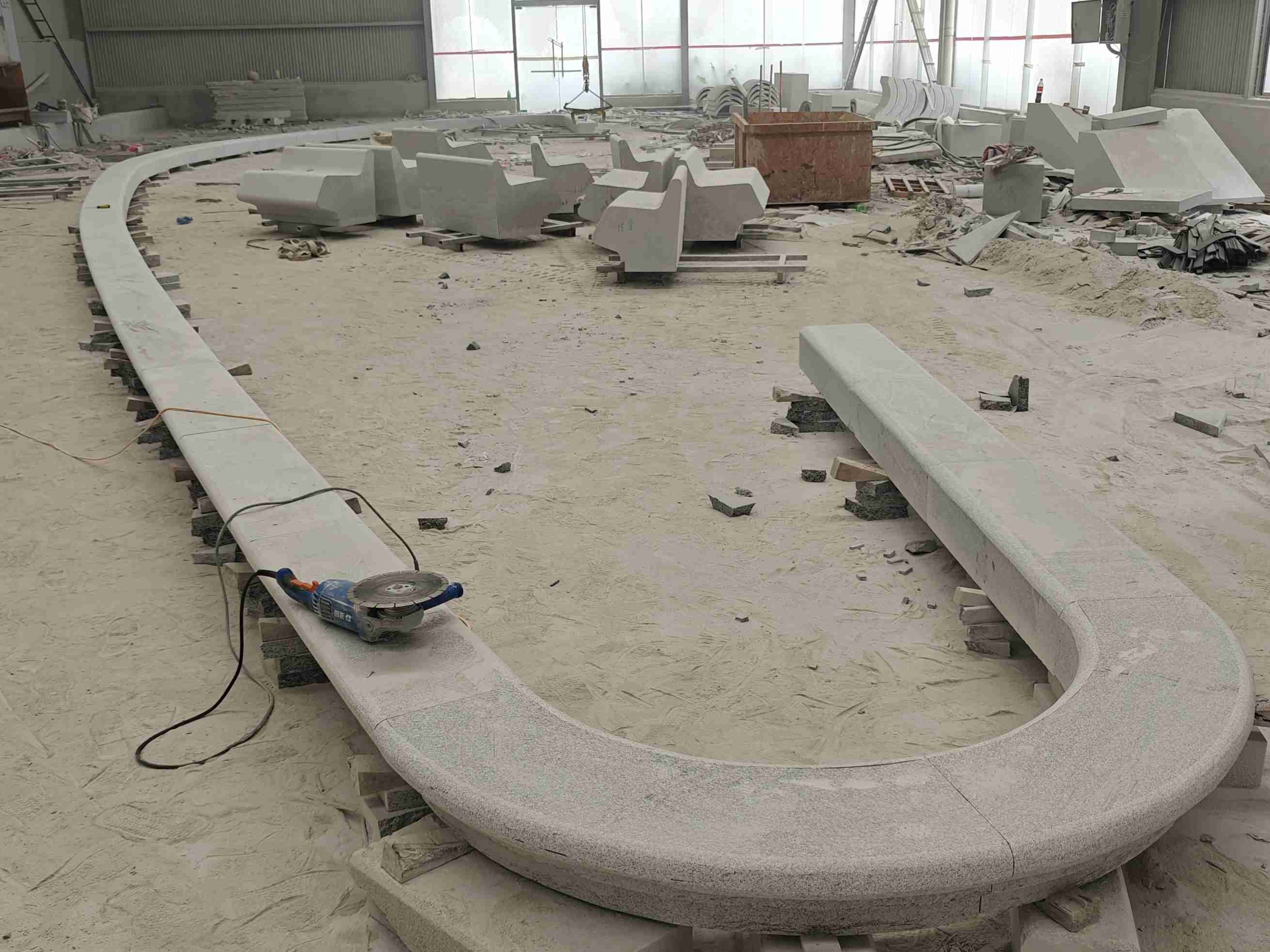 东莞 芝麻白花岗岩弧形花坛石，坐凳石