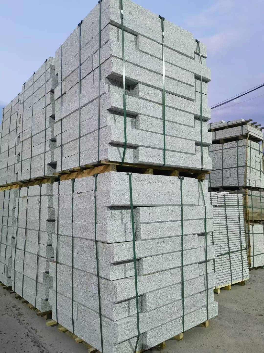 东莞 芝麻白花岗岩路沿石，路缘石，路肩石，道牙，立缘石，马路牙子，街沿石，侧石等