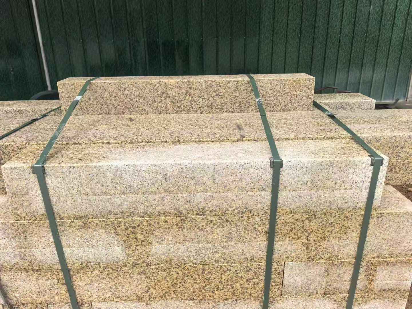 东莞 黄金麻花岗岩石材机切面栏杆料半成品