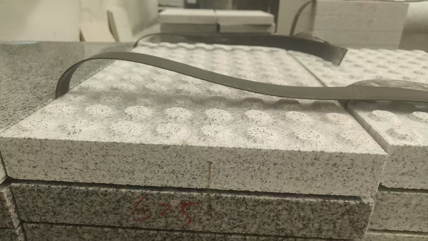 东莞 芝麻白花岗岩6.0公分荔枝面五轴加工雕刻盲点