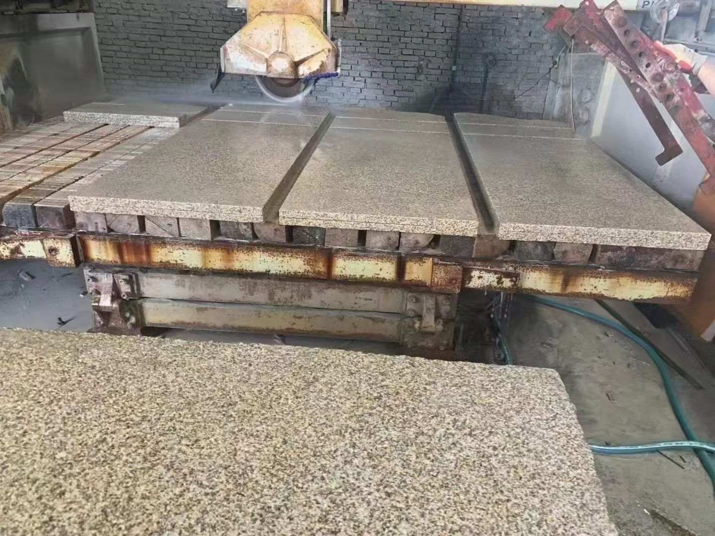 东莞 黄金麻荔枝面成品板加工