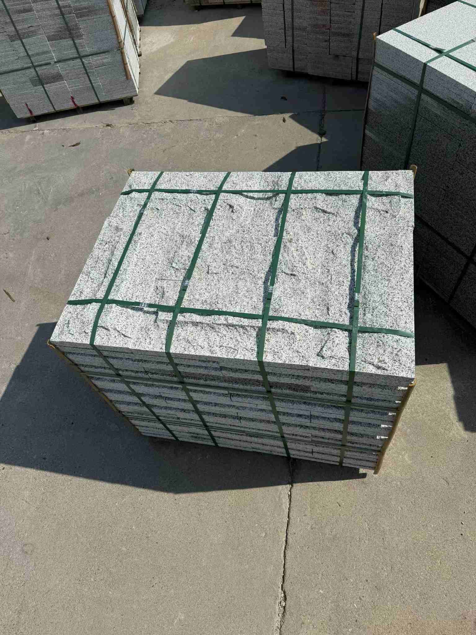 东莞 白麻花岗岩石材自然面蘑菇石成品