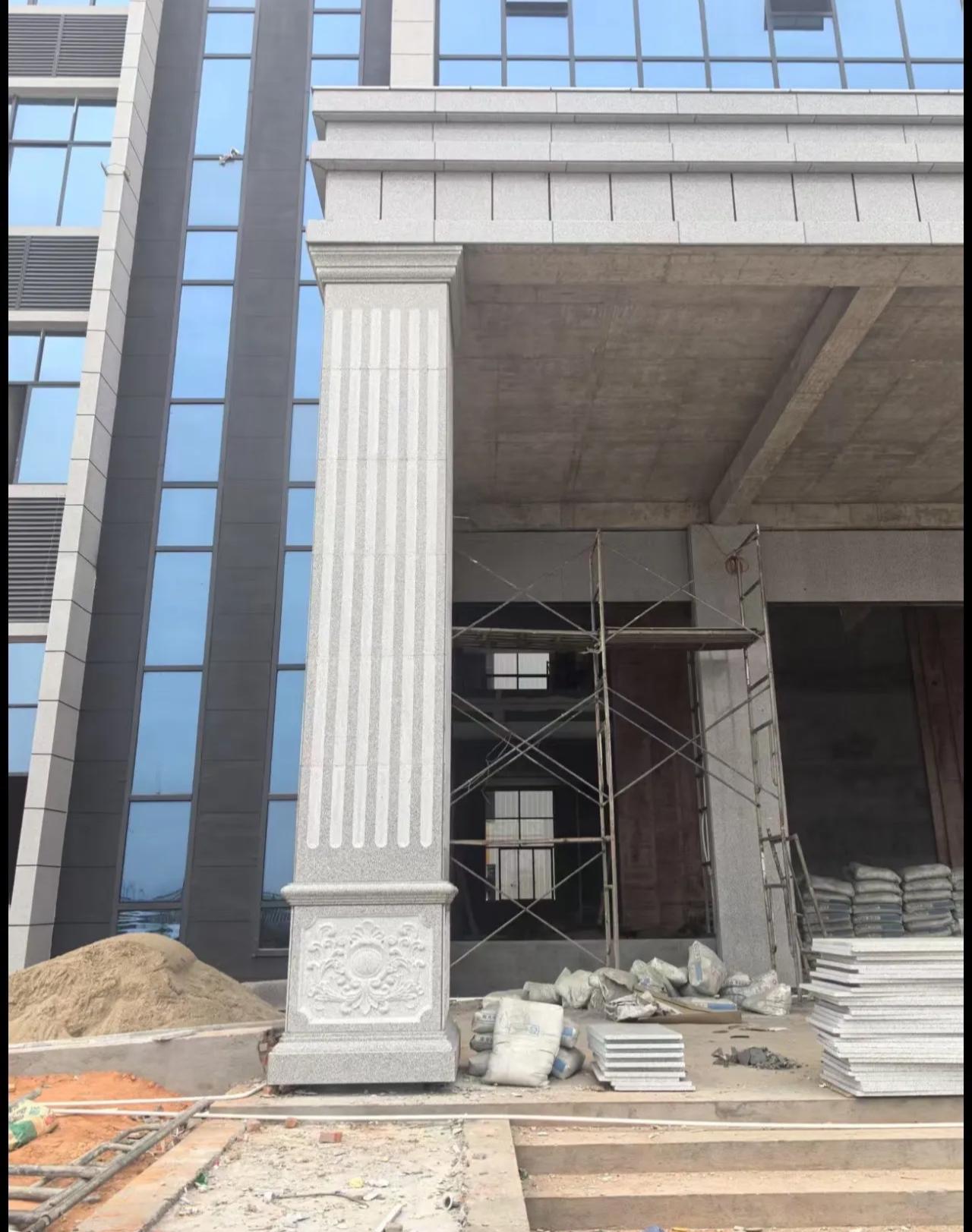 东莞 芝麻白光面花岗岩门楼大柱（罗马柱）配雕花底座