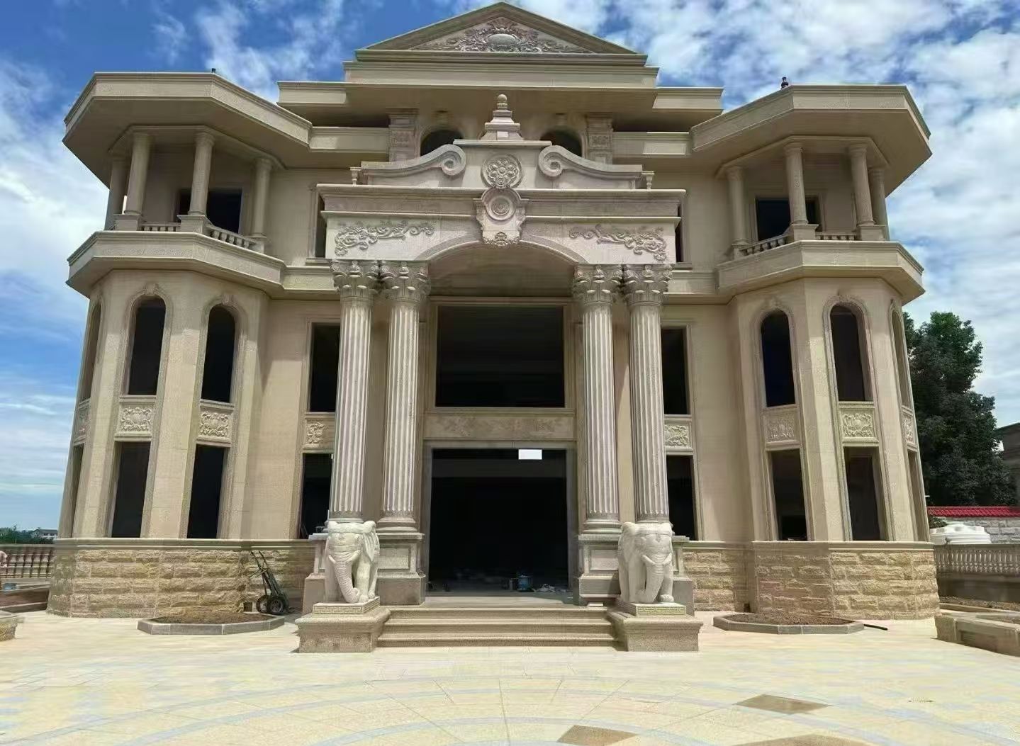 东莞 黄金麻别墅外墙干挂，大柱，大象，蘑菇石，雕花板