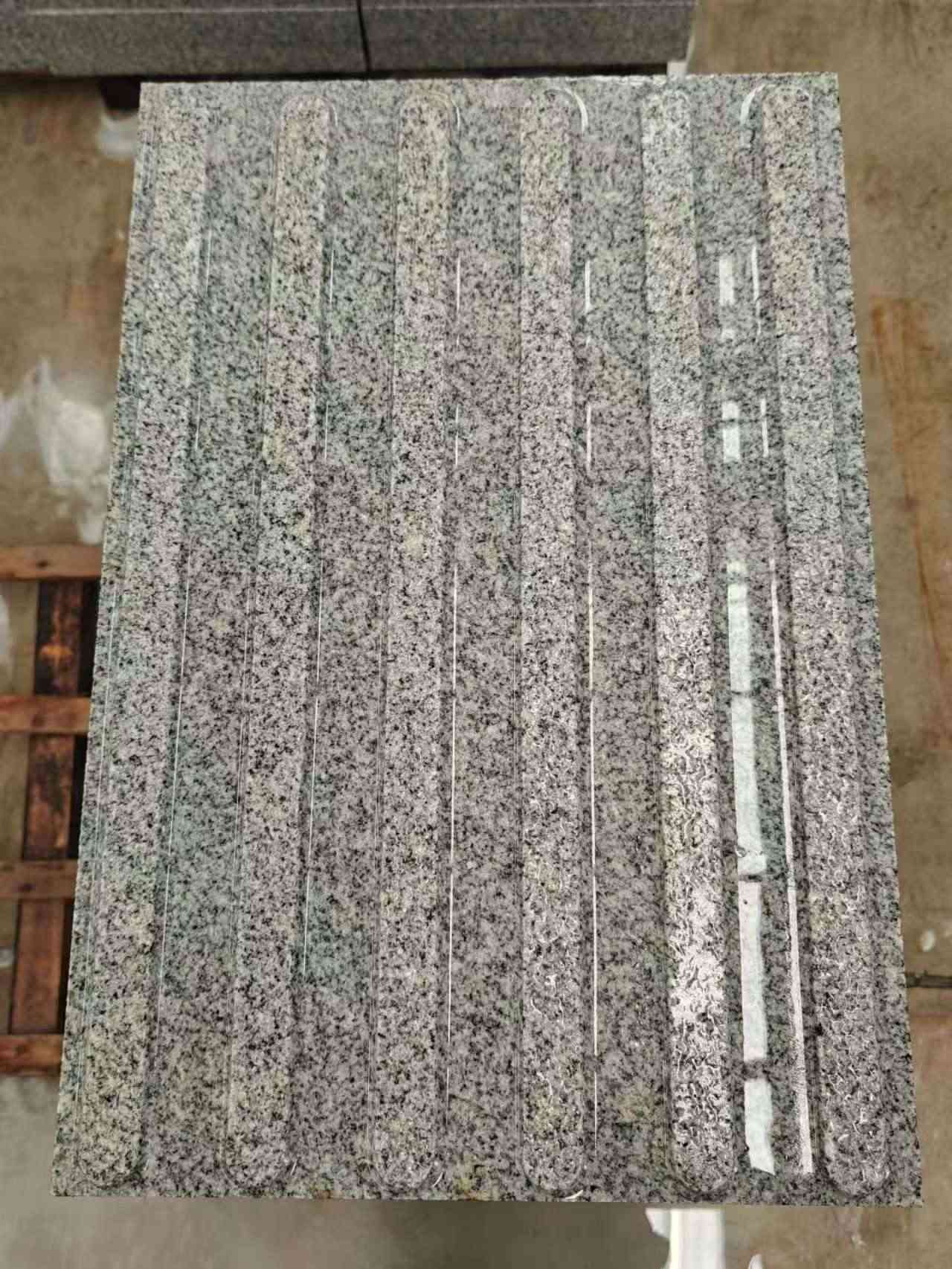 东莞 芝麻白花岗岩荔枝面雕刻盲道，盲条