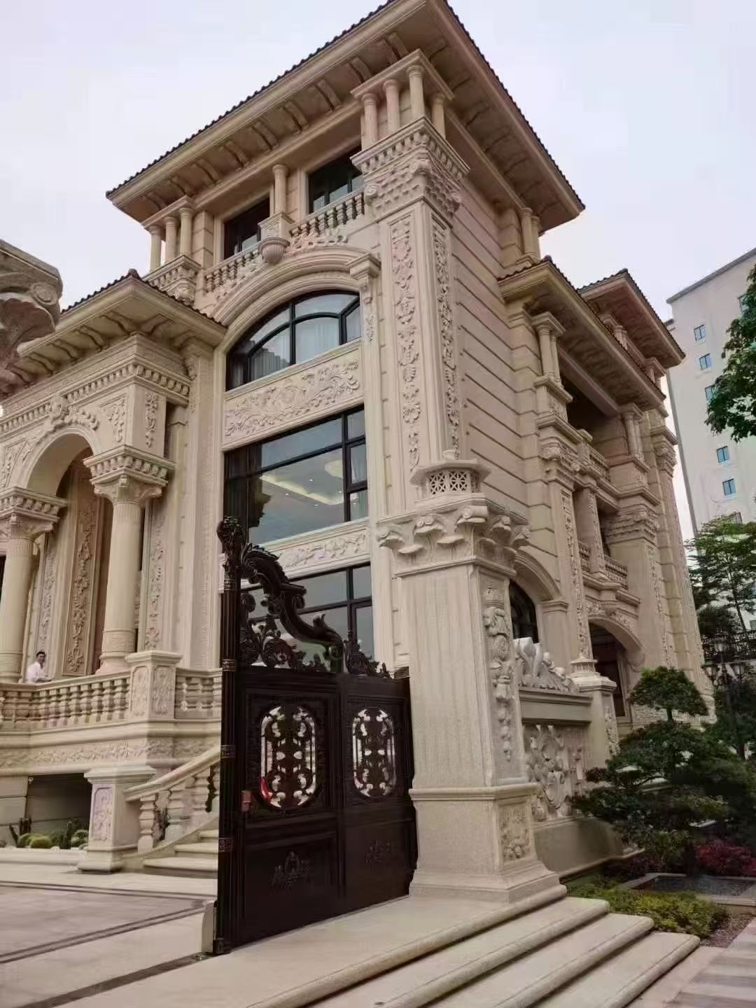 东莞 黄金麻花岗岩别墅外墙干挂效果展示