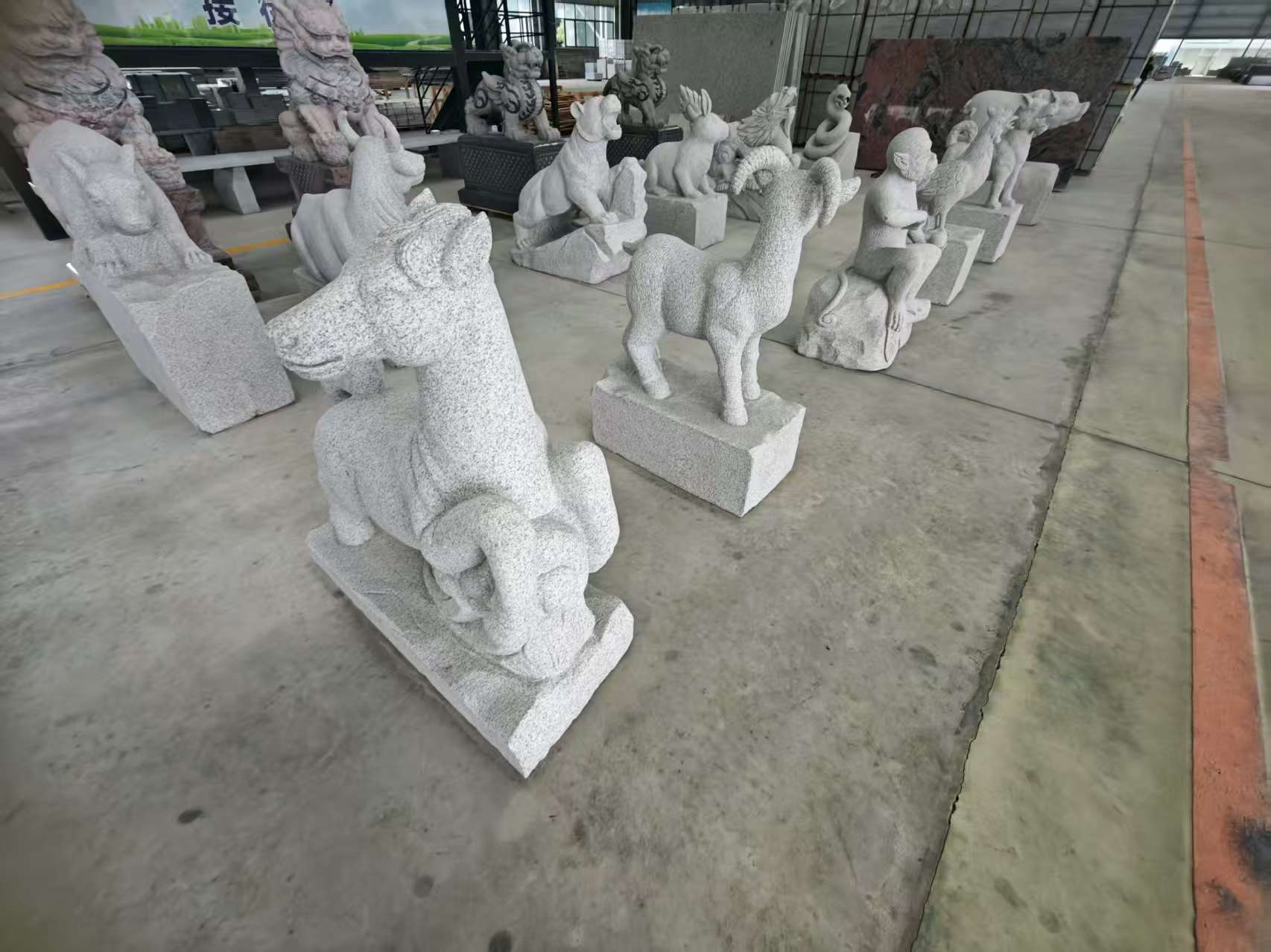 东莞 芝麻白花岗岩造型立体雕刻——十二生肖