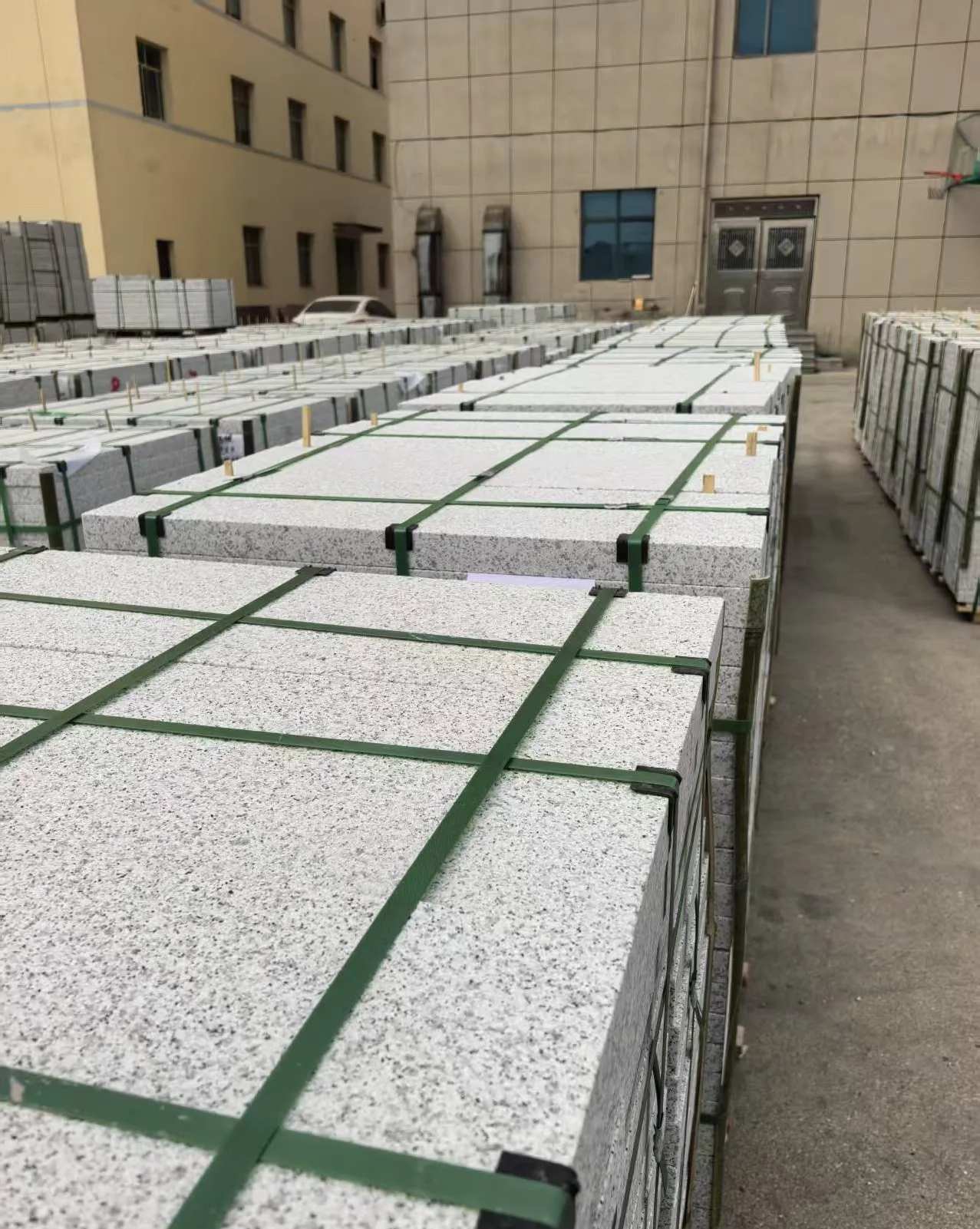 东莞 白麻花岗岩5.0公分荔枝面地铺石