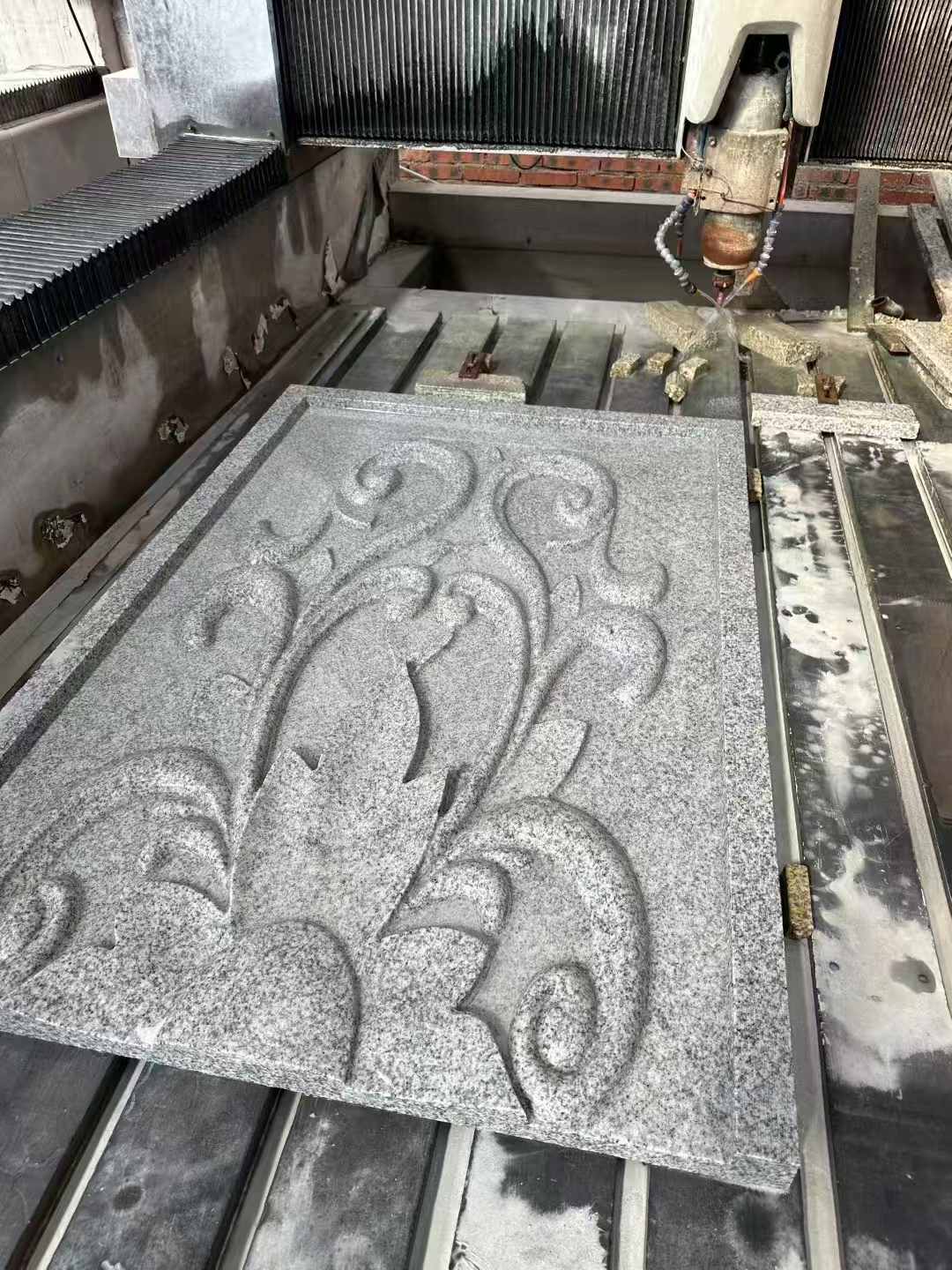 东莞 白麻别墅干挂雕花板