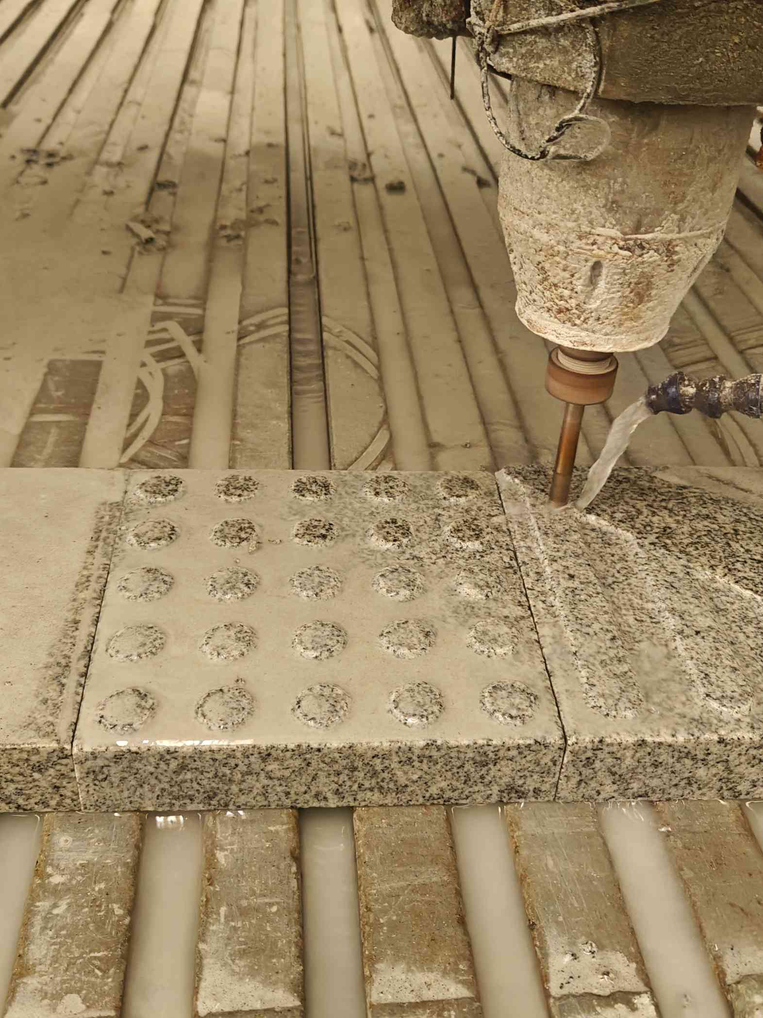 东莞 芝麻白花岗岩石材盲人石、盲道石、盲点石