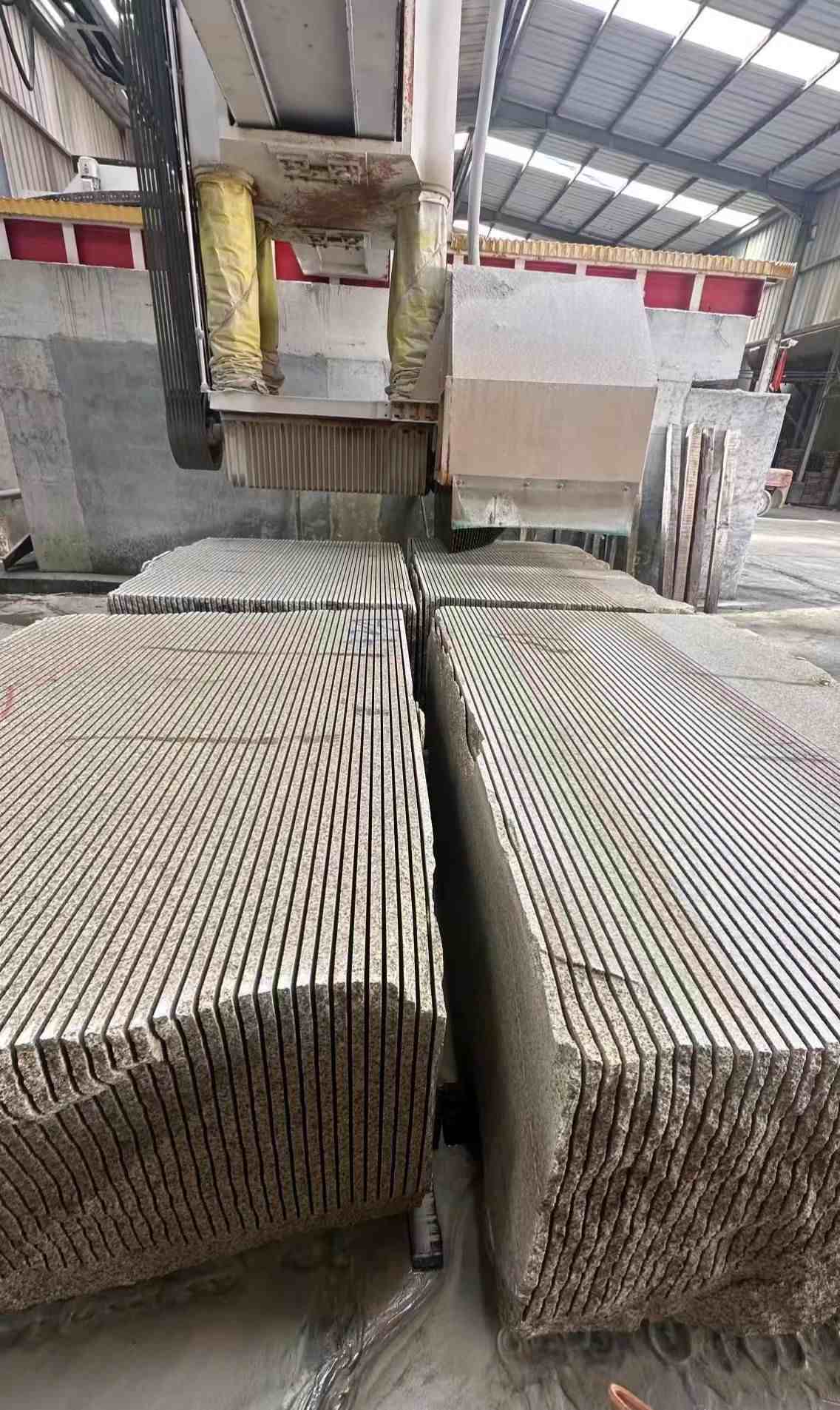 东莞 车间生产日常，黄金麻白麻花岗岩