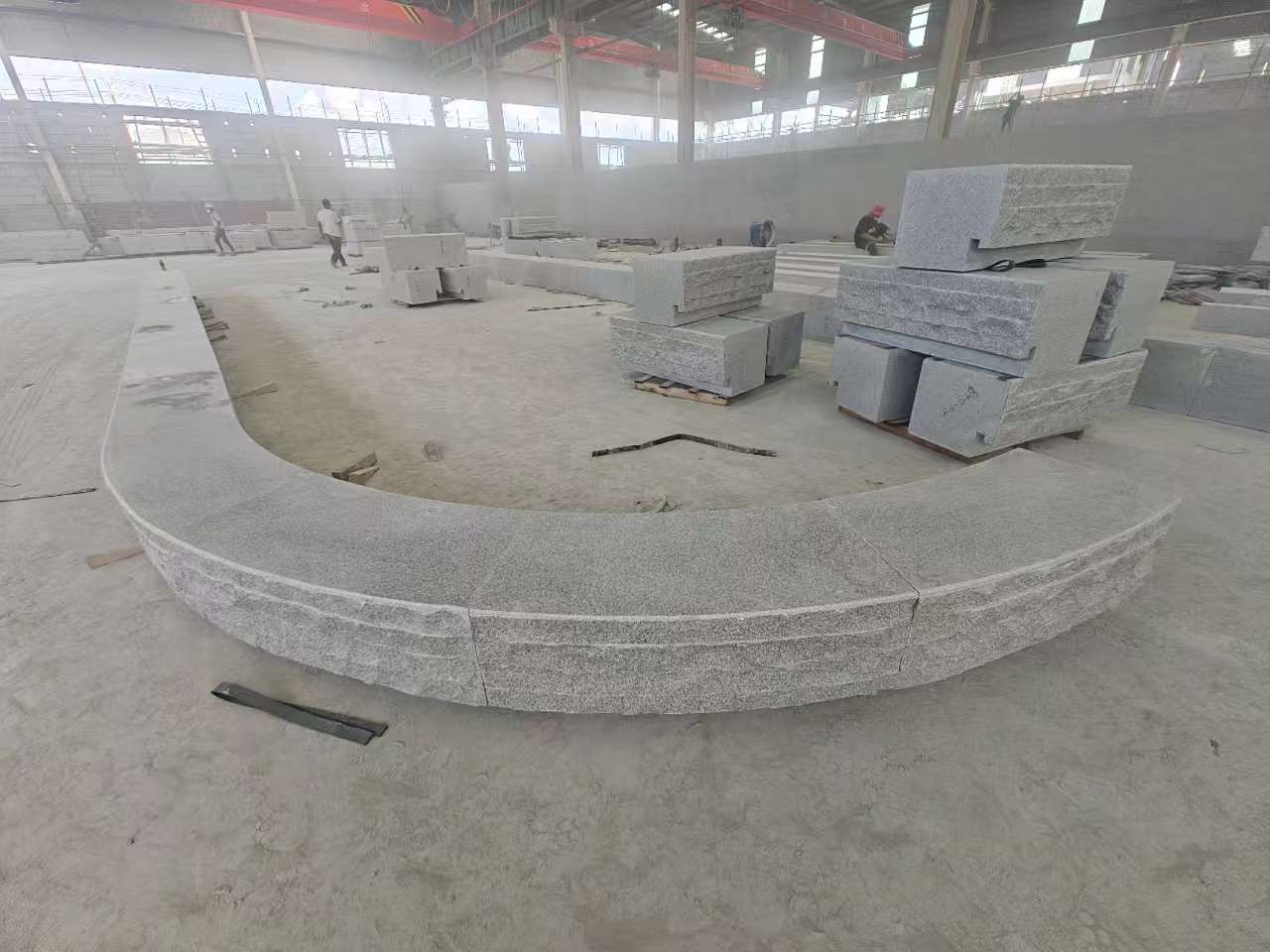 东莞 芝麻白异形坐凳，自然面光面弧形加工