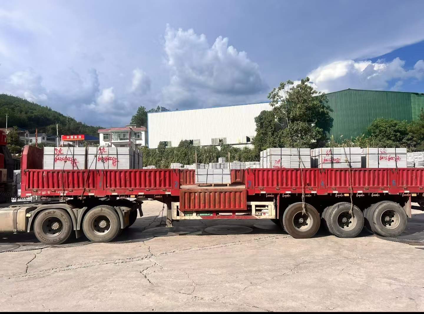 东莞 芝麻灰花岗岩地铺石出货日常