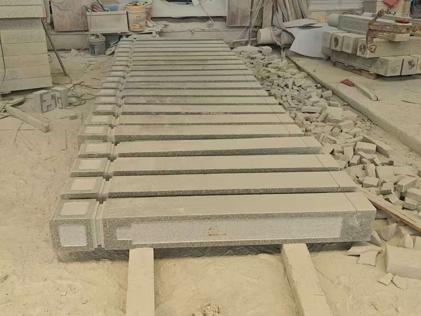 东莞 芝麻白异形加工雕刻-栏杆大柱，方柱